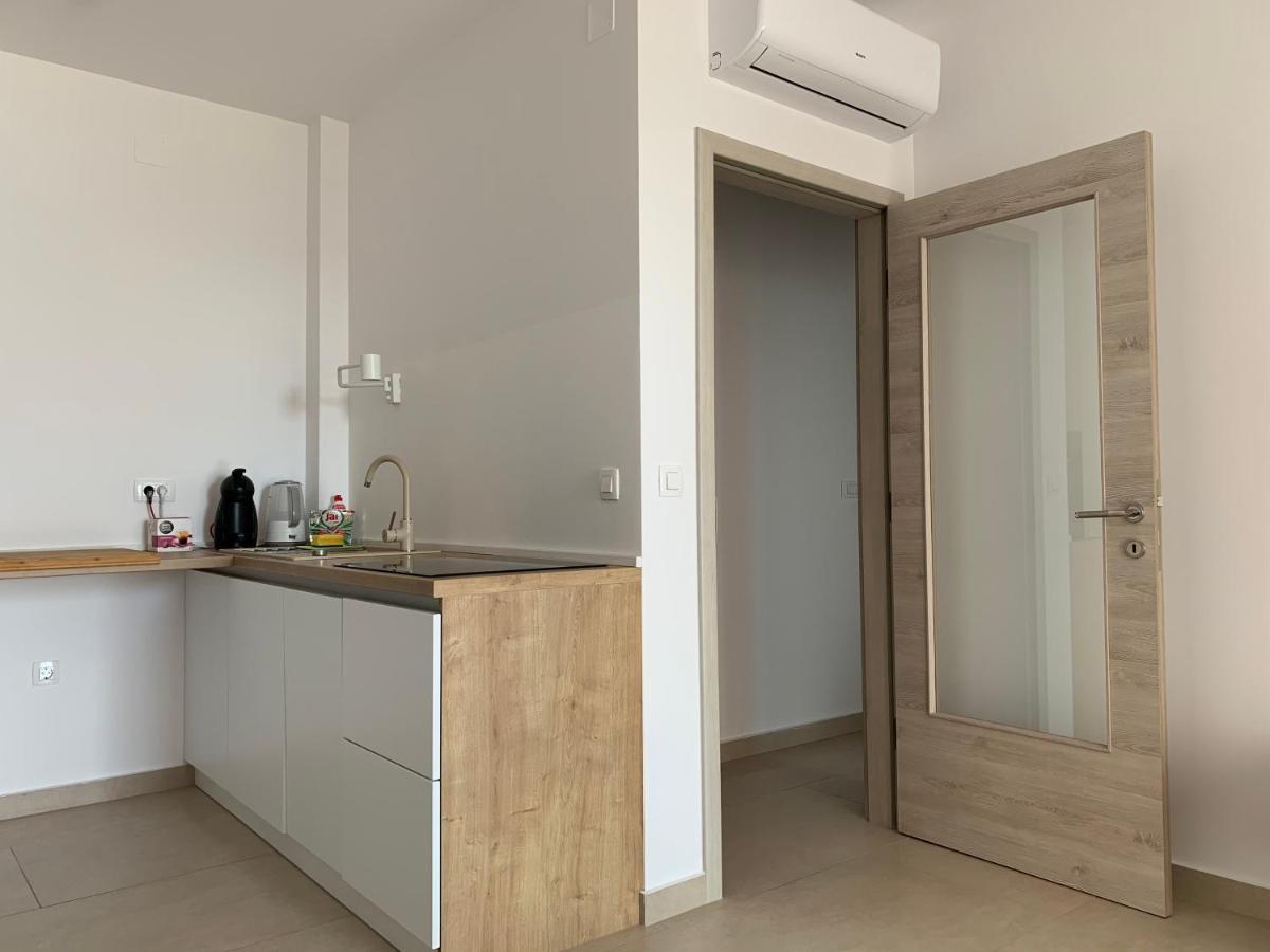 Apartment Garden Мандре Екстериор снимка
