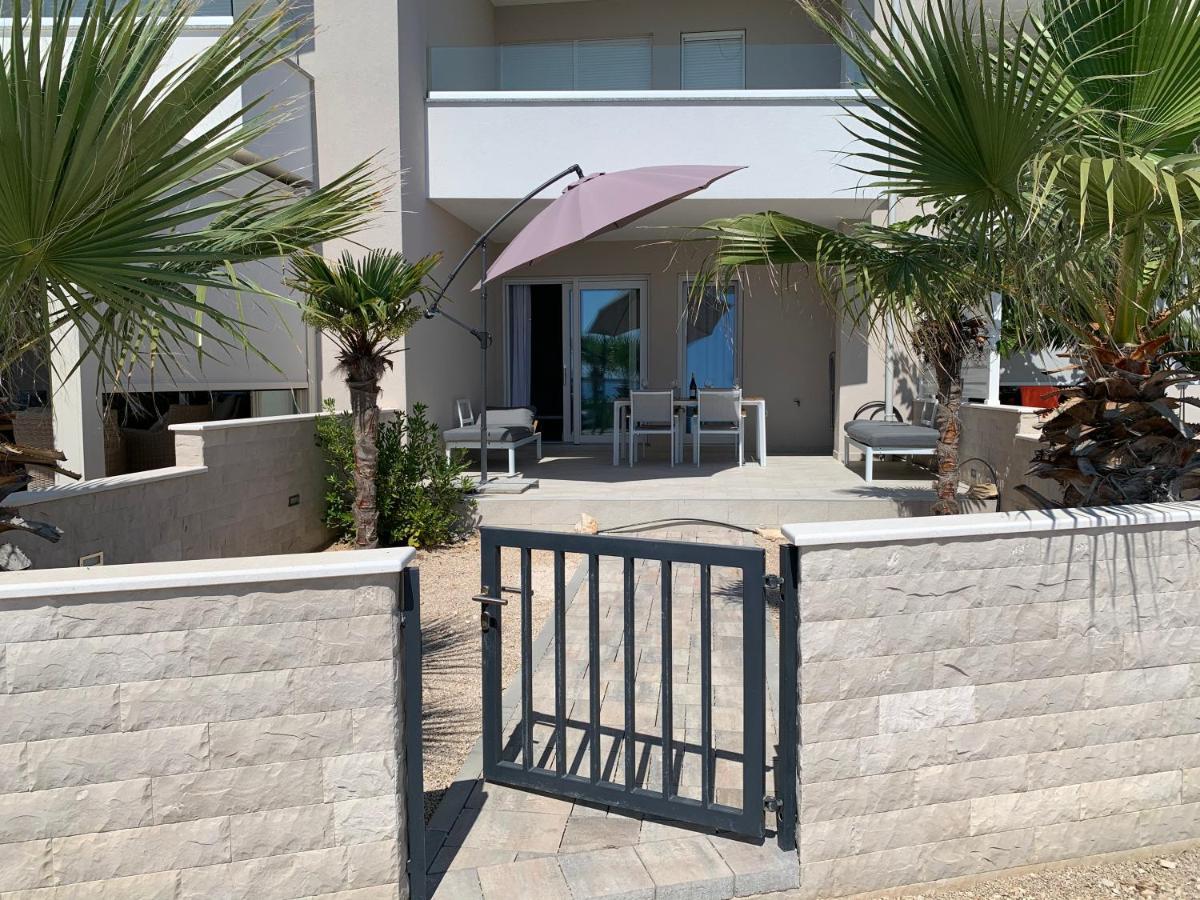 Apartment Garden Мандре Екстериор снимка